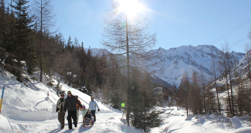 Talwanderweg im Winter (oua_25851615_image) Talwanderweg im Winter (oua_25851615_image)