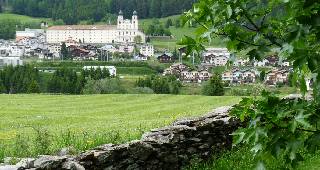 Steingesäumter Weg Disentis Steingesäumter Weg Disentis