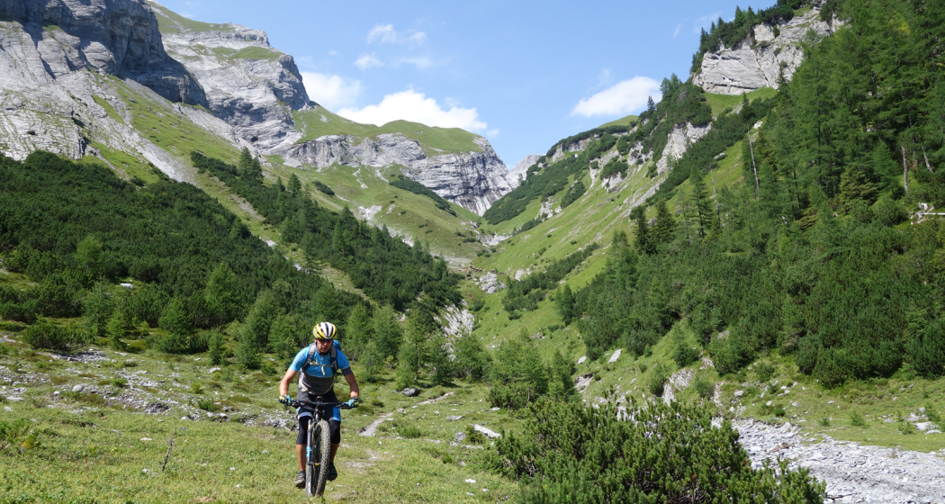 Ebene mit Blick zurück zum Lavoitobel Ebene mit Blick zurück zum Lavoitobel