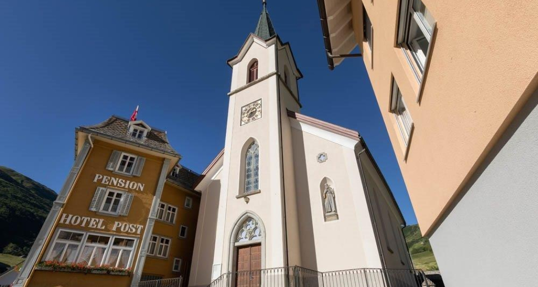 Zentrum Realp mit Kirche und Hotel Zentrum Realp mit Kirche und Hotel