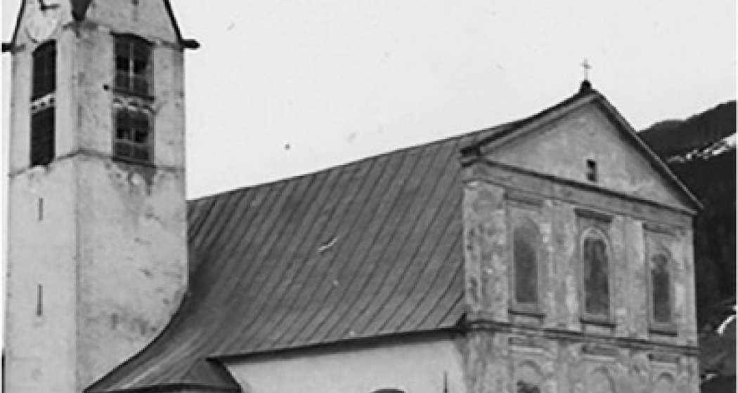 Die ehemalige Barockfassade, auf die sich die Segantini-Skizze bezieht, wurde 1941 erneuert.