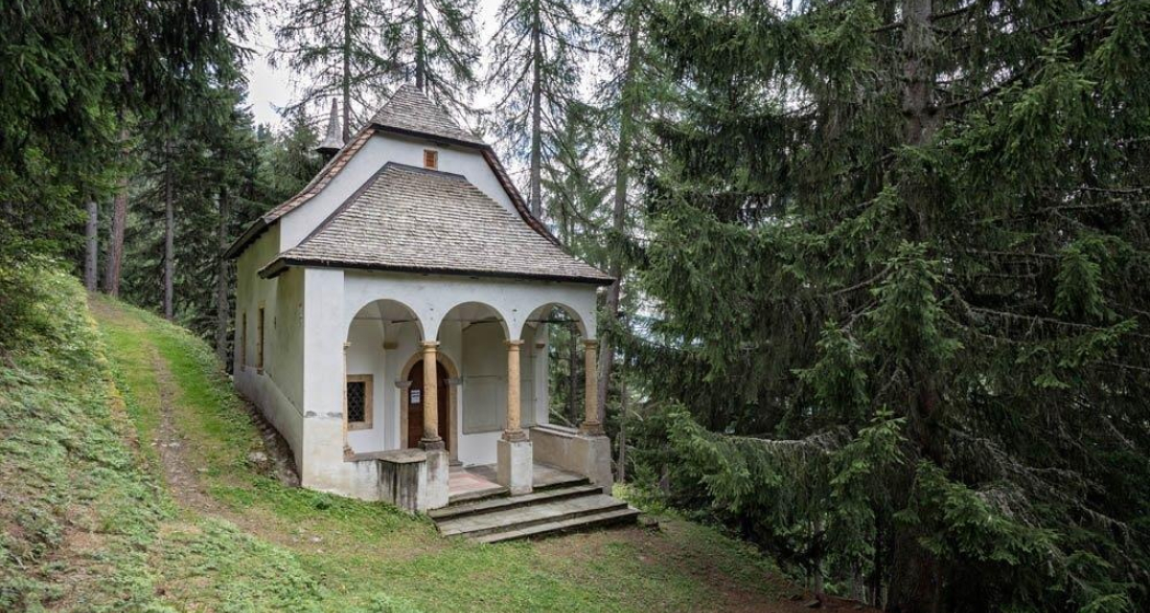 Eingang Kapelle Ernerwald Eingang Kapelle Ernerwald