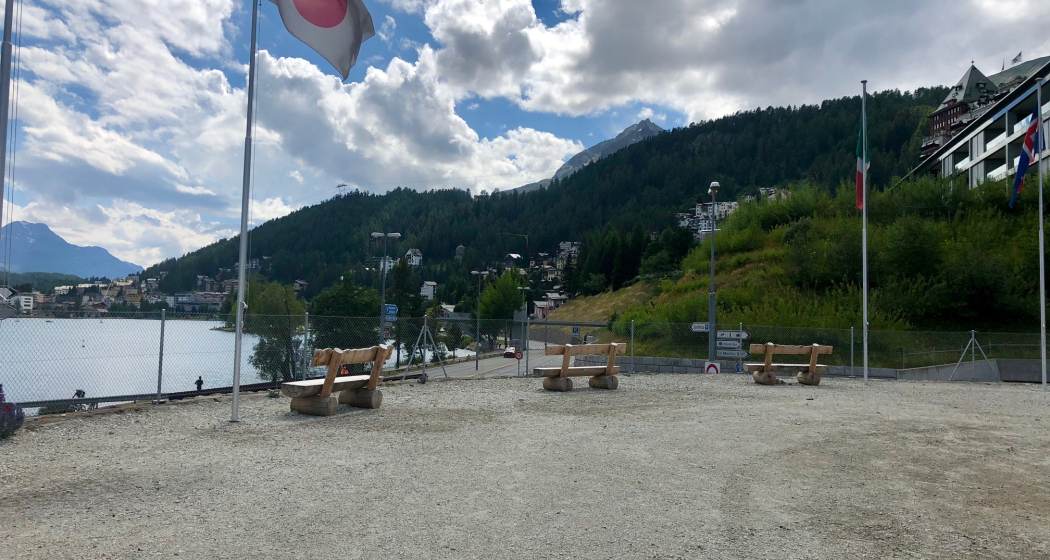 Sitzbank Bahnhof St. Moritz (oua_30916427_image) Sitzbank Bahnhof St. Moritz (oua_30916427_image)