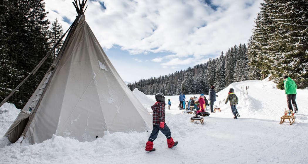 Tipi (neu Schlittelbar) am Schlittel- und Winterwanderweg Mathon/Lohn - Dros Tipi (neu Schlittelbar) am Schlittel- und Winterwanderweg Mathon/Lohn - Dros