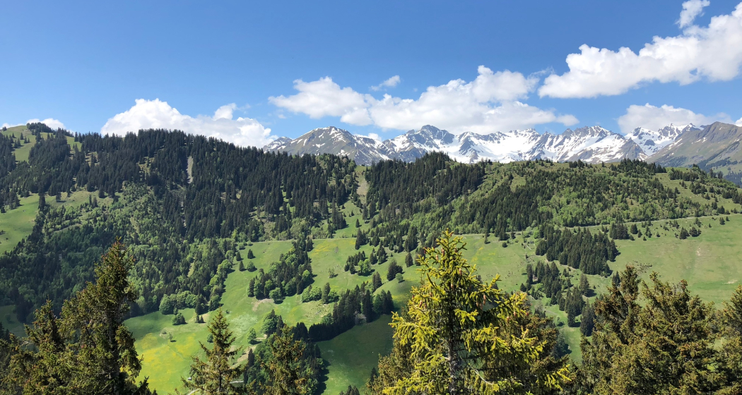 Blick auf die gigantische Berglandschaft Blick auf die gigantische Berglandschaft