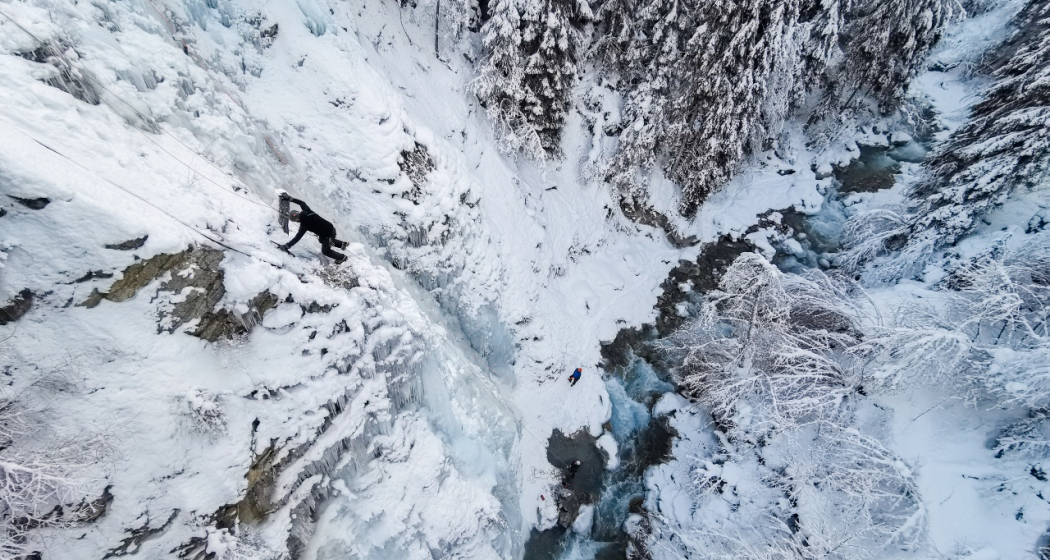 Eisklettern am Eisfall Clemgia bei Scuol im Engadin, Schweiz. Eisklettern am Eisfall Clemgia bei Scuol im Engadin, Schweiz.