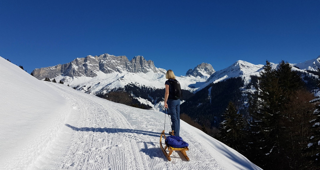 Winterwanderweg zu den Schuderser Maiensässen Winterwanderweg zu den Schuderser Maiensässen