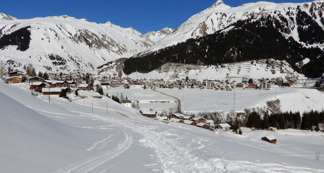 Surrein mit Blick auf Sedrun Surrein mit Blick auf Sedrun