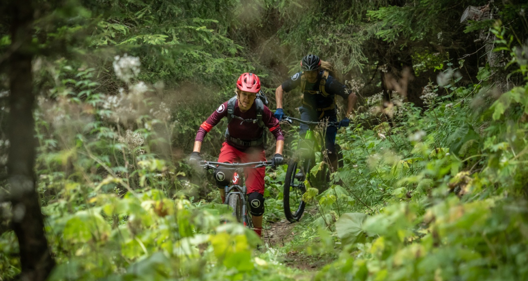 Zwei Biker im Wald Zwei Biker im Wald