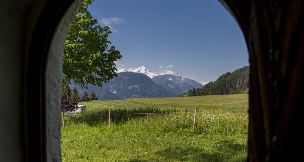 Blick von der Kapelle S. Giacun in Richtung Naul