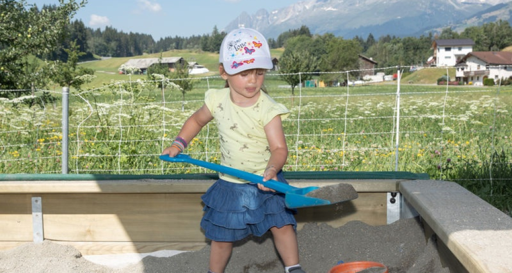 Spielplatz Schulhaus, Flond