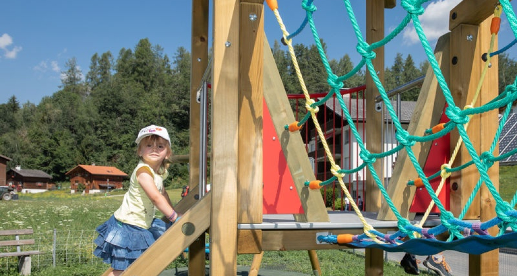 Spielplatz Schulhaus, Flond