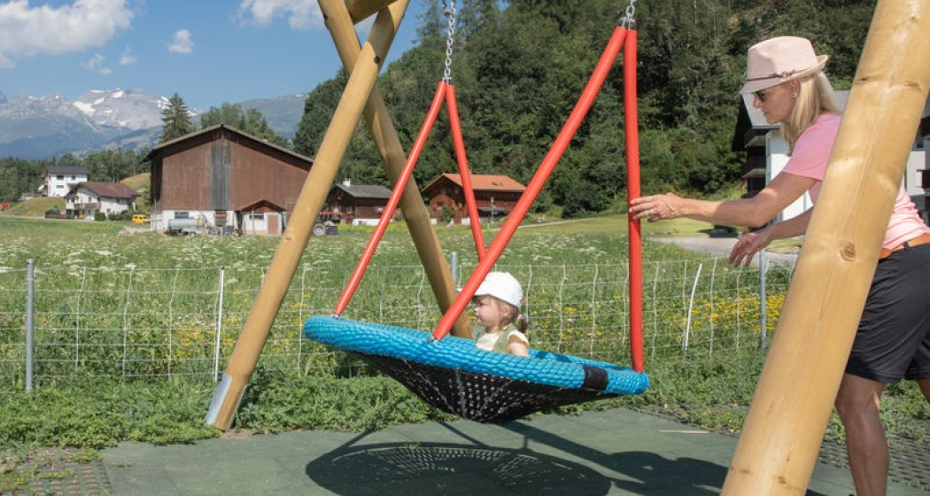 Spielplatz Schulhaus, Flond