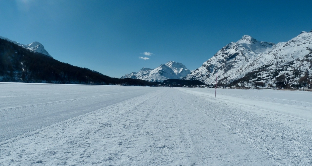 Bequeme und garantiert ebene Wege auf dem Silsersee Bequeme und garantiert ebene Wege auf dem Silsersee