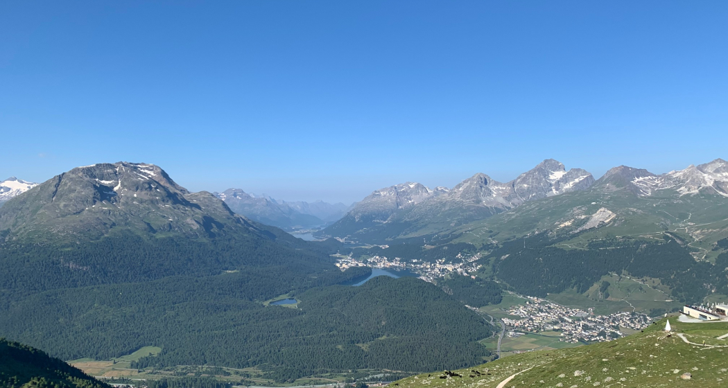Sicht von Muottas Muragl aufs Engadin Sicht von Muottas Muragl aufs Engadin