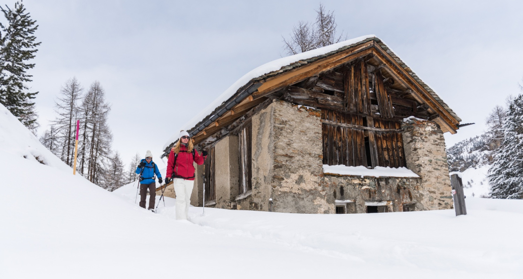 Vorbei an alten Ställen Vorbei an alten Ställen