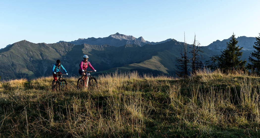 333.03 Swiss Bike Masters - dritte Etappe von Klosters Platz auf die Fideriser Heuberge (oua_47615535_image) 333.03 Swiss Bike Masters - dritte Etappe von Klosters Platz auf die Fideriser Heuberge (oua_47615535_image)