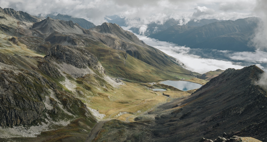 Aussicht vom Piz Nair Richtung Val Schlattain und Lej Alv Aussicht vom Piz Nair Richtung Val Schlattain und Lej Alv
