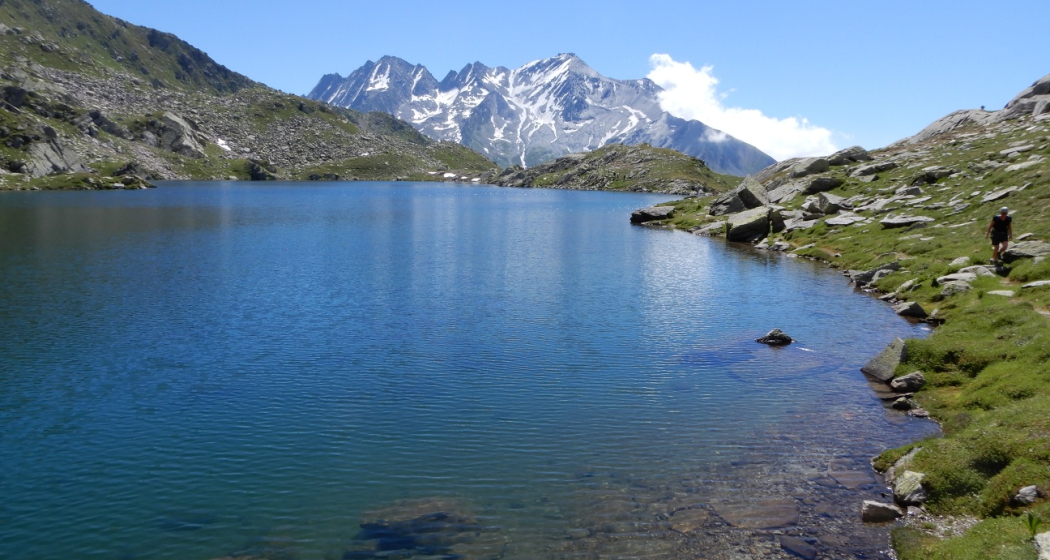 Der See ist wirklich ganz blau Der See ist wirklich ganz blau