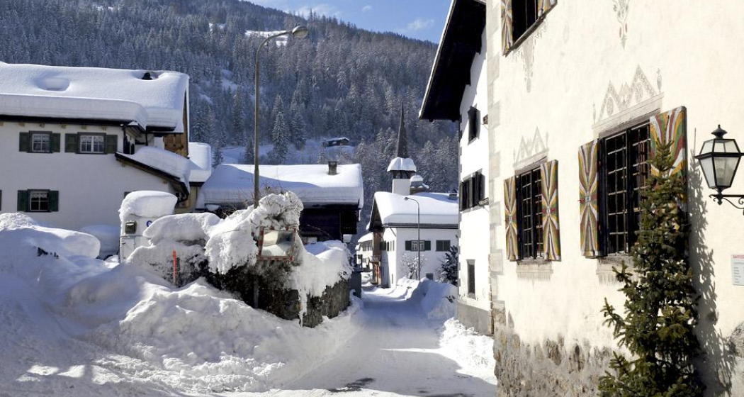 Das romantische Dorf Fideris mit Patrizierhäusern Das romantische Dorf Fideris mit Patrizierhäusern