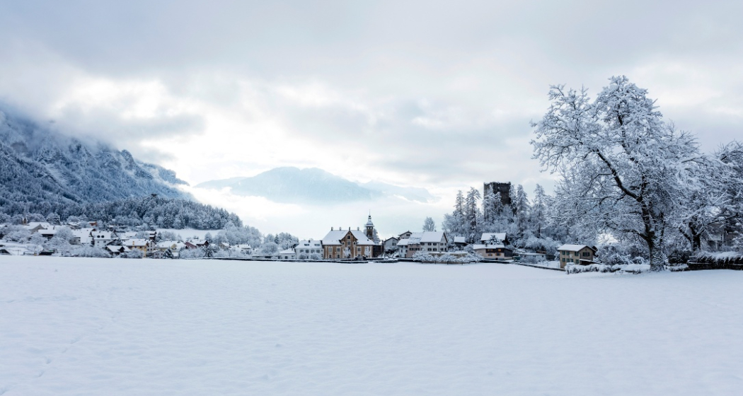 Schloss Sins mit Ruine alt Sins Schloss Sins mit Ruine alt Sins