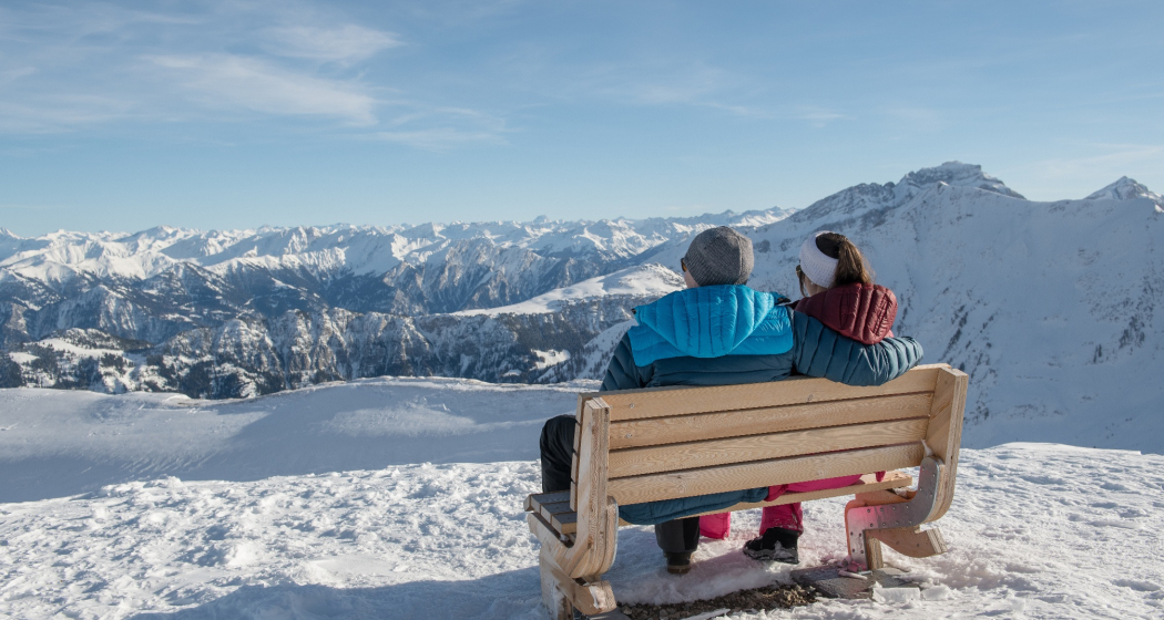 Bänkli auf Aussichtspunkt mit Aussicht Bänkli auf Aussichtspunkt mit Aussicht