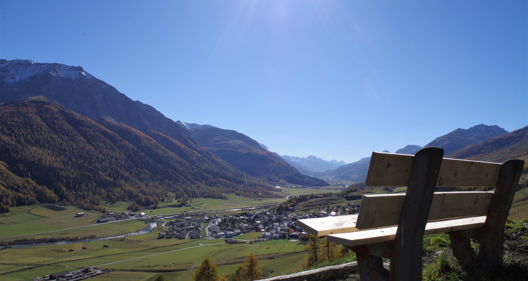 Aussichtsbänkli unterhalb Acla Laret Aussichtsbänkli unterhalb Acla Laret