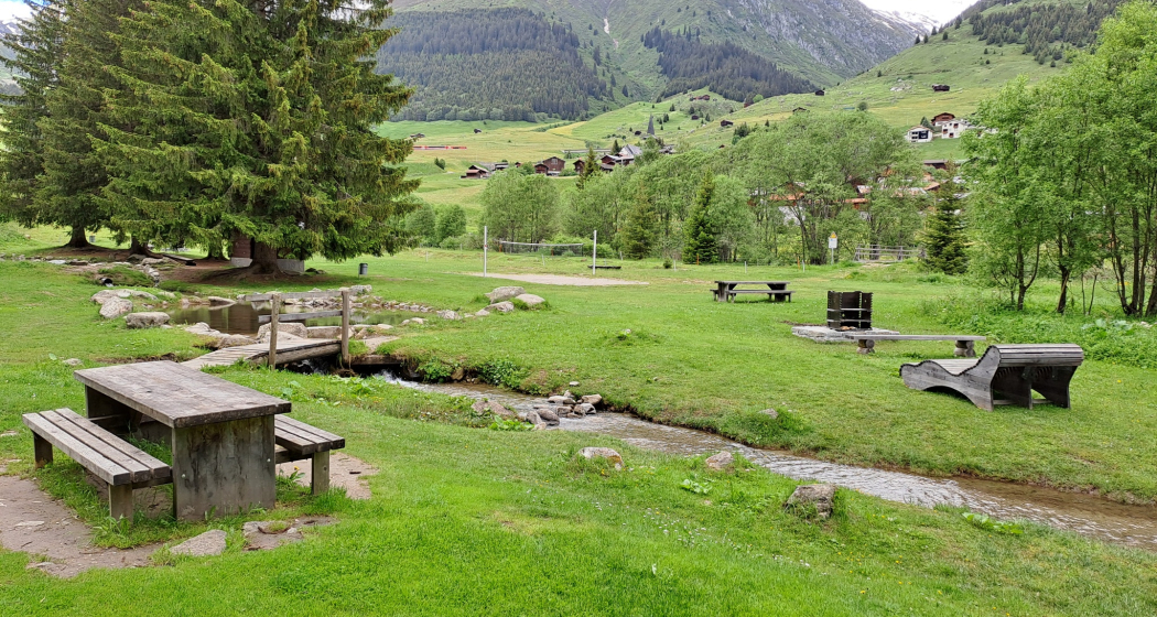 Feuerstelle und Picknickplatz Plaun da pors Feuerstelle und Picknickplatz Plaun da pors