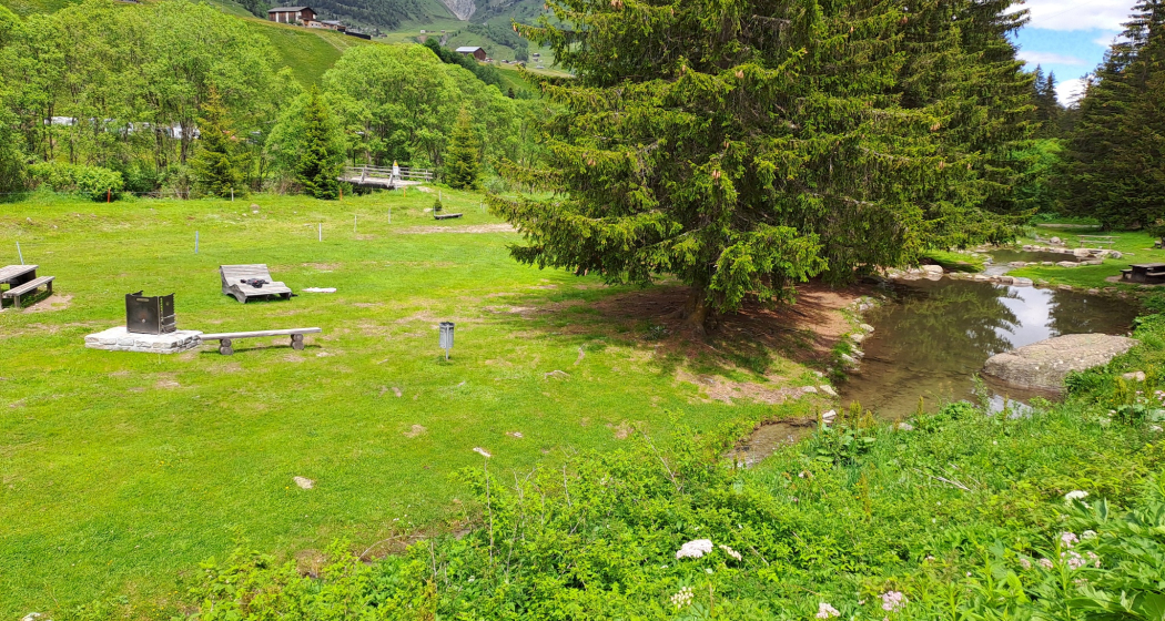 es hat viel Platz für Spiele es hat viel Platz für Spiele