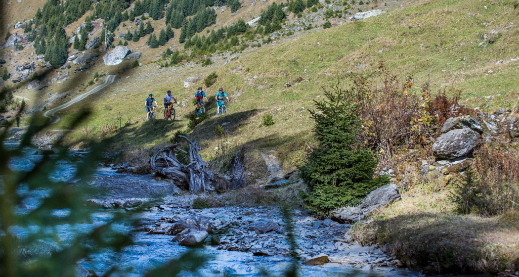 Abfahrten mit kurzen Anstiegen Abfahrten mit kurzen Anstiegen