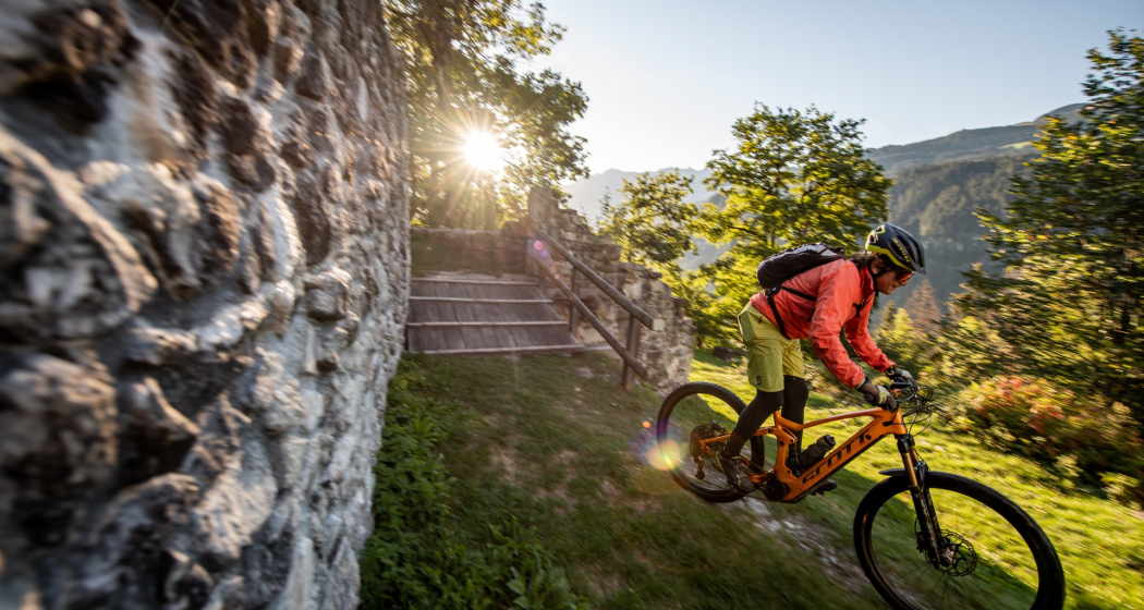 Raus geht aus den alten Burgmauern