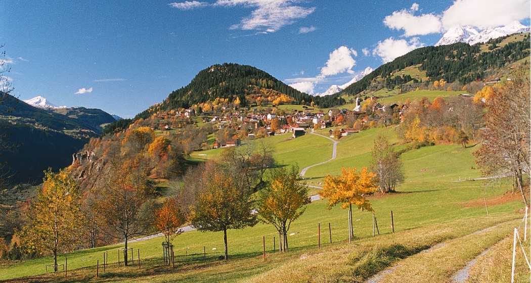 Waltensburg während der Anfahrt aus dem Tal