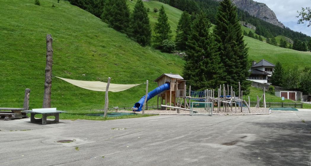 Spielplatz Schulhaus Splügen Spielplatz Schulhaus Splügen