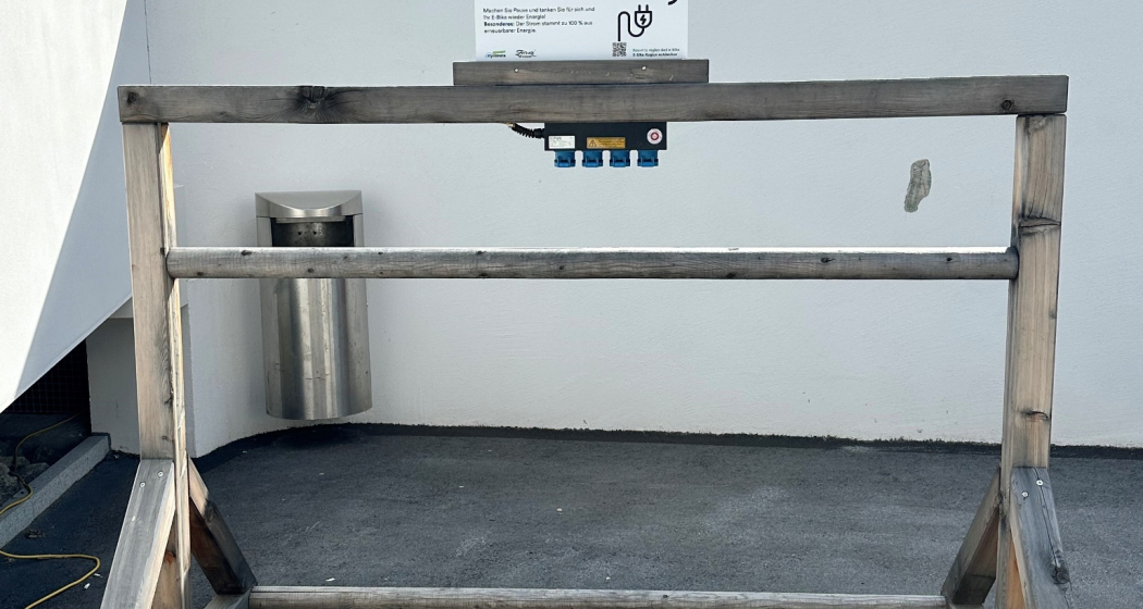 Ladestation beim Familienbad (oua_602572612_image)