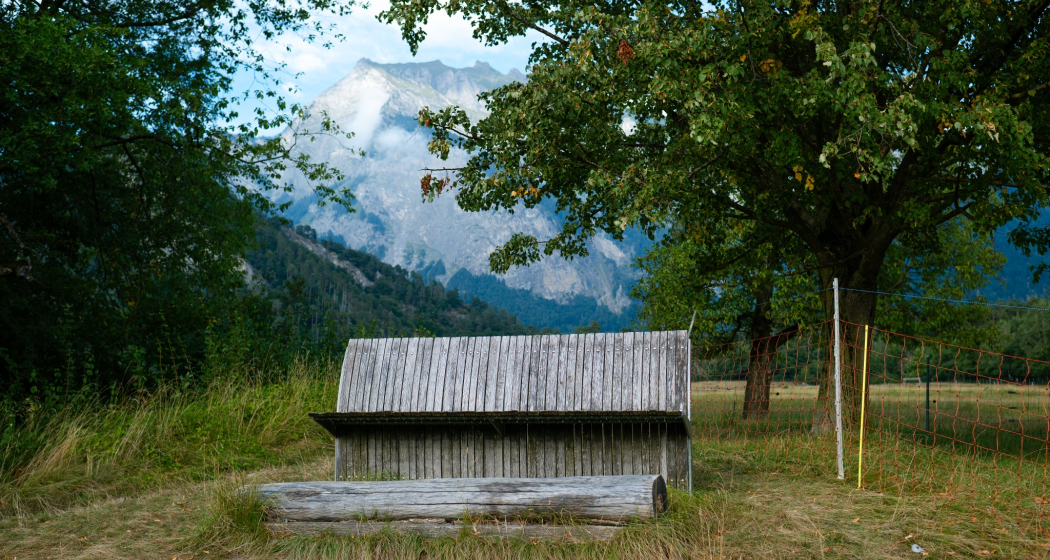Ruhebänkli mit Blick auf Pfäfers Ruhebänkli mit Blick auf Pfäfers