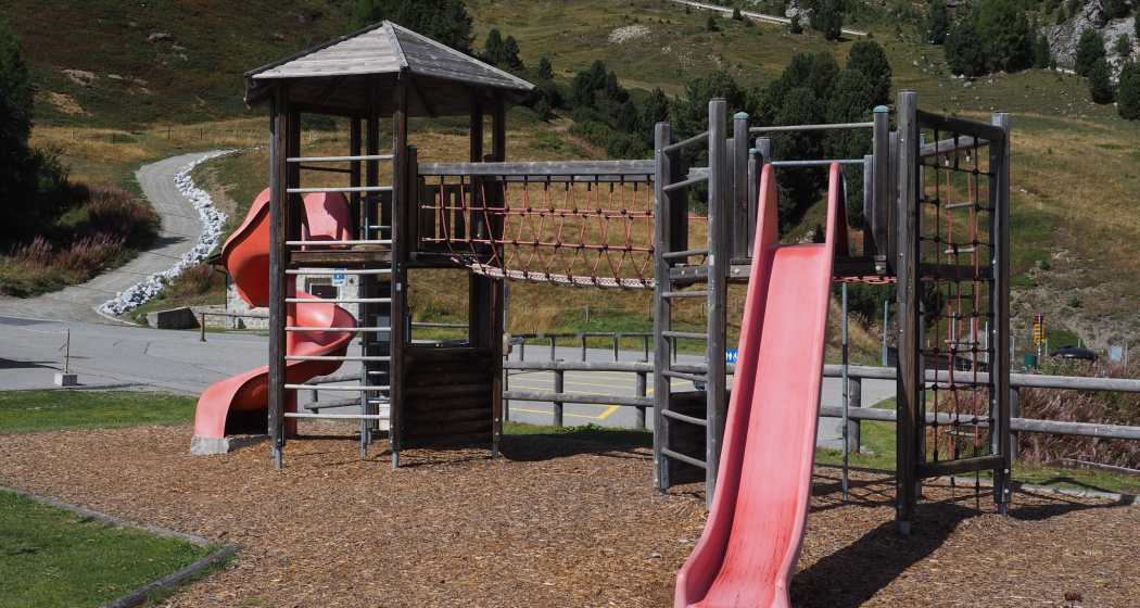 Kinderspielplatz Salastrains (oua_604419542_image) Kinderspielplatz Salastrains (oua_604419542_image)