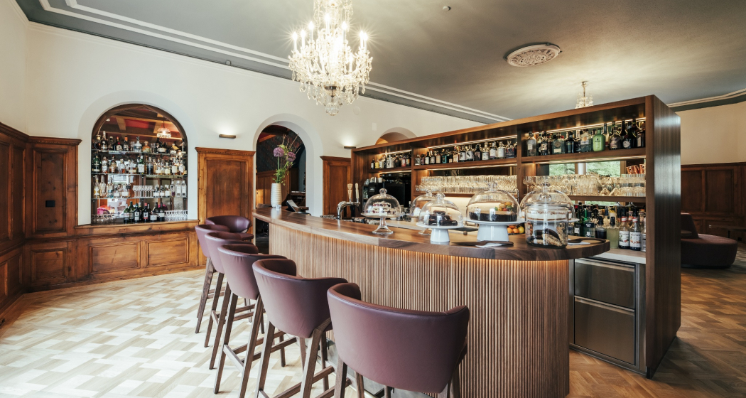 Saratz Bar (oua_604419831_image) Saratz Bar (oua_604419831_image)