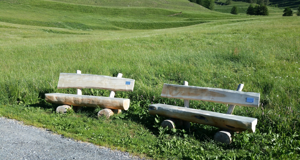 Sitzbänke Survih (oua_604430580_image) Sitzbänke Survih (oua_604430580_image)
