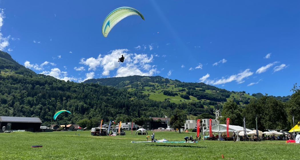 Gleitschirmfliegen am Flumserberg (oua_604435814_image) Gleitschirmfliegen am Flumserberg (oua_604435814_image)