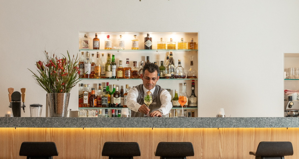 Parkhotel Margna - Hotelbar mit Chadafö veglia (oua_604489800_image) Parkhotel Margna - Hotelbar mit Chadafö veglia (oua_604489800_image)