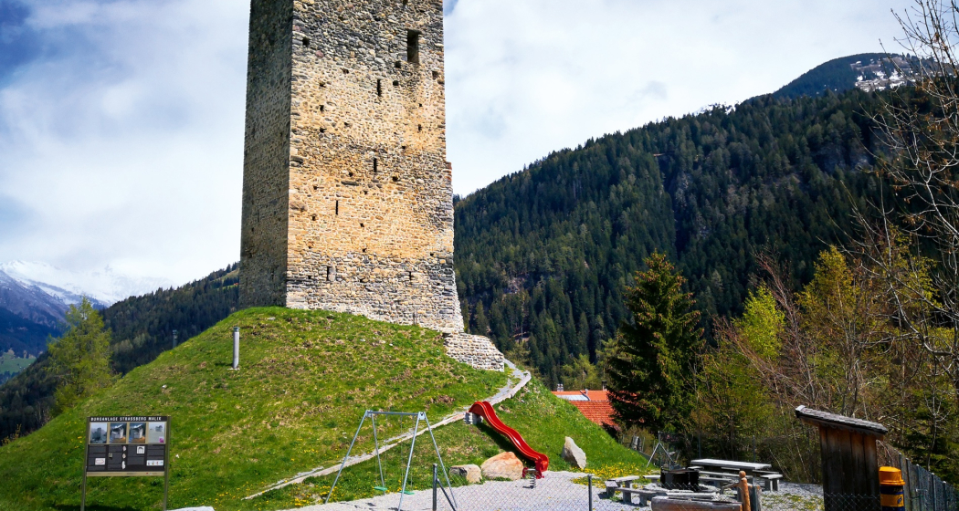 Schweizer Familien Feuerstelle, Burg-Strassberg Schweizer Familien Feuerstelle, Burg-Strassberg