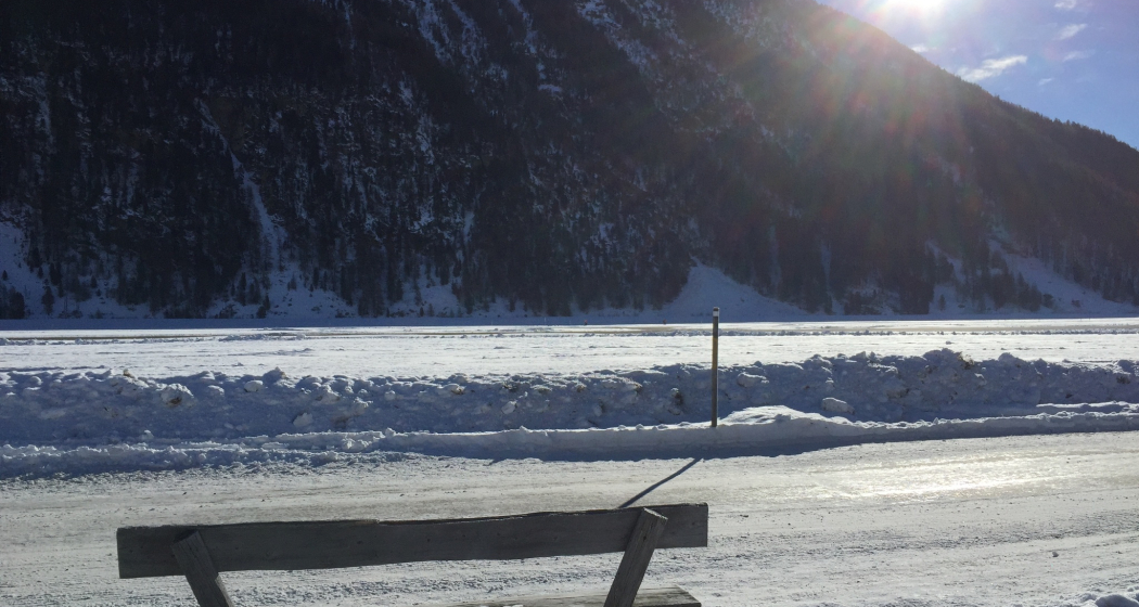 Sitzbänke Samedan Flugplatz (oua_605632459_image) Sitzbänke Samedan Flugplatz (oua_605632459_image)