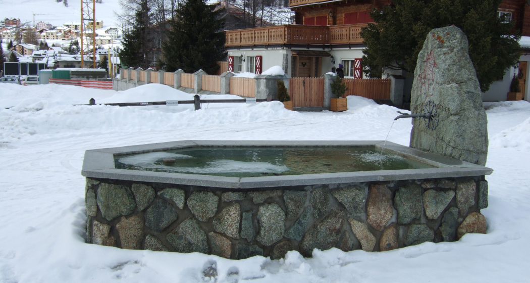 Brunnen Adam da Chamues-ch (oua_605632654_image) Brunnen Adam da Chamues-ch (oua_605632654_image)