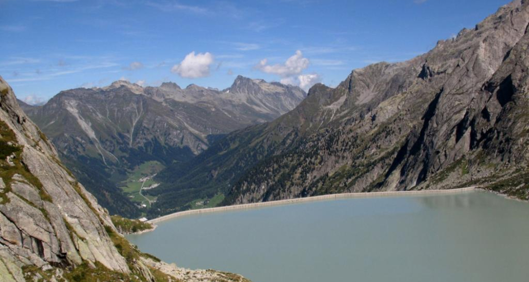 Der Albigna Stausee liegt auf 2100 m und fasst über 900'000 m3 Wasser.