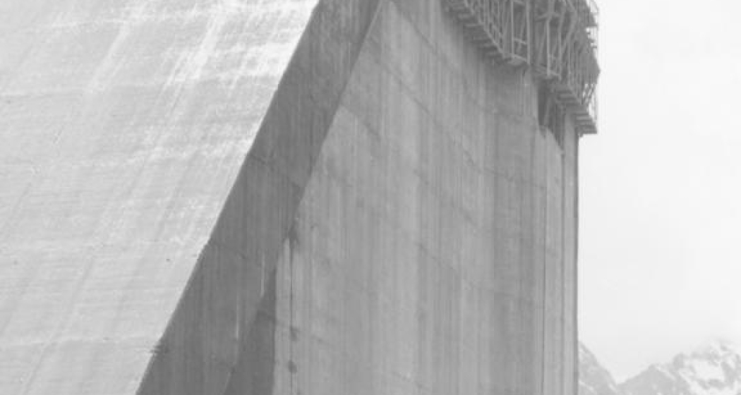 Bau der Albigna Staumauer im Jahr 1959.