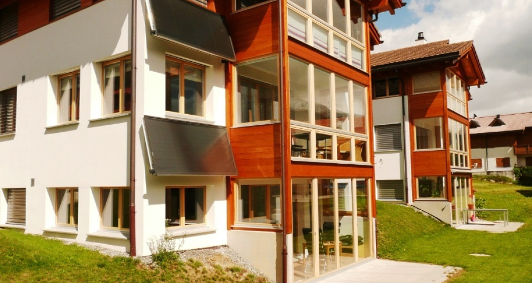 Parterre Wohnung mit Vorplatz Sommer