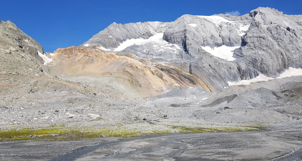 Oberhalb der Puntegliashütte ist es alpin Oberhalb der Puntegliashütte ist es alpin
