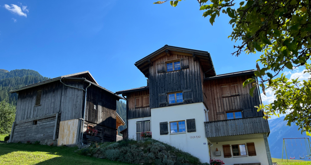 Ferienhaus Runs - Ansicht Sommer