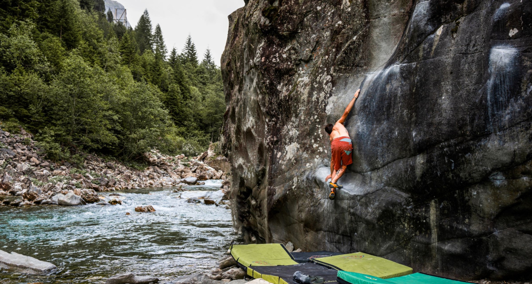 Boulderer im Magic Wood am Ragn da Ferrera Boulderer im Magic Wood am Ragn da Ferrera