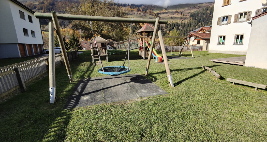 Spielplatz Kindergarten / Scoleta Zillis (oua_611519339_image)